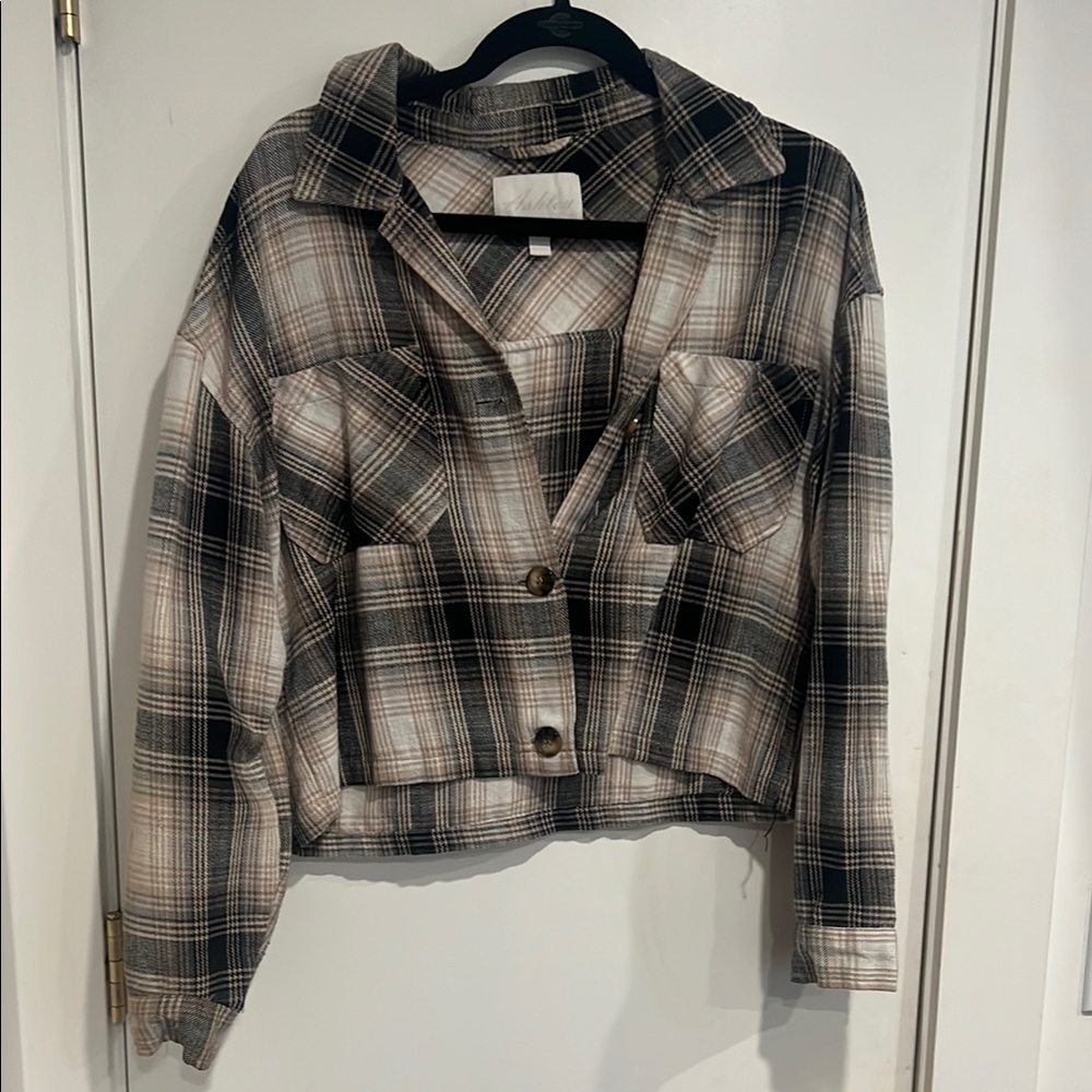 Plaid Women's Cropped Shirt Jacket in Black and Cream